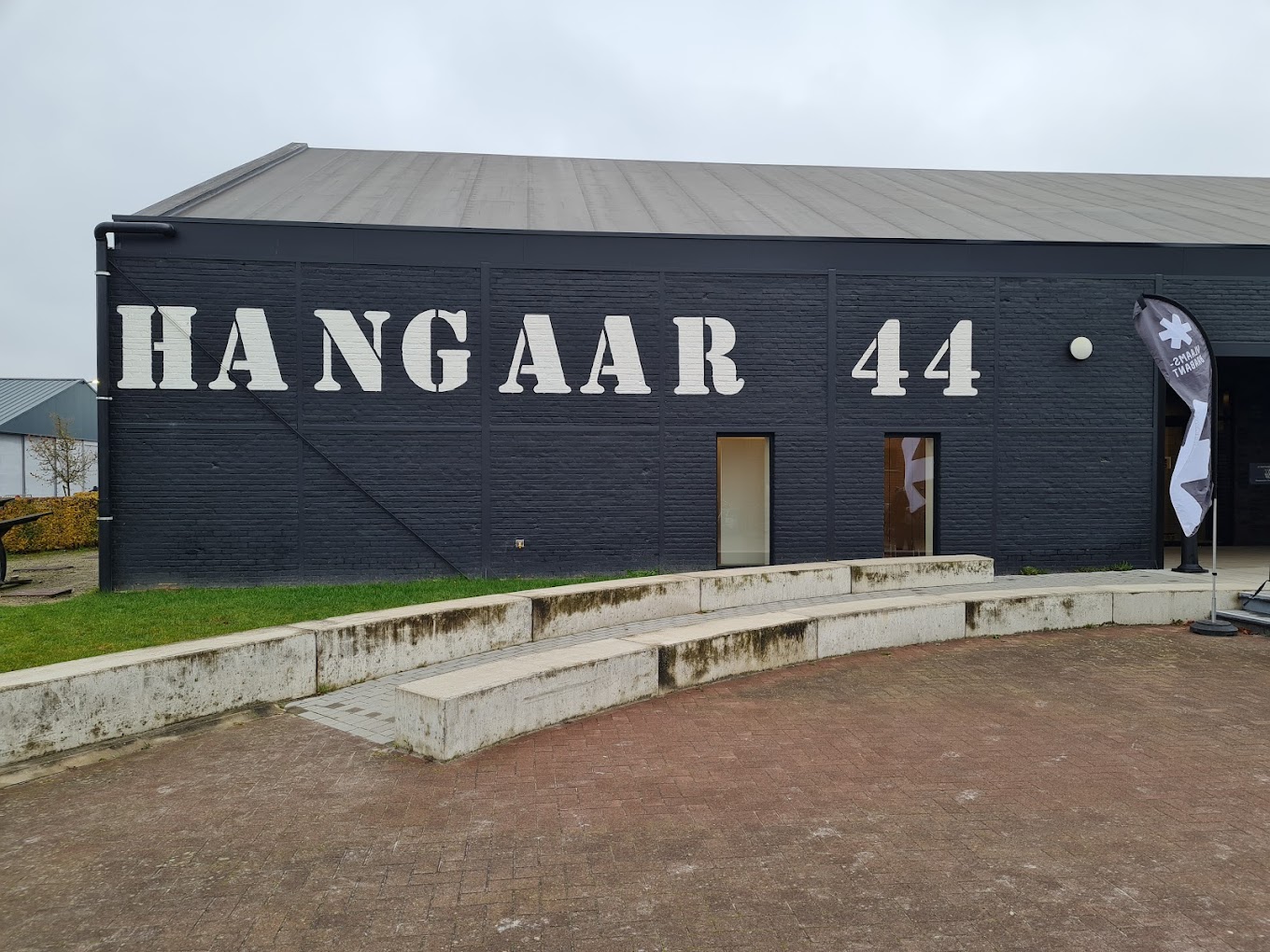 Hangaar 44